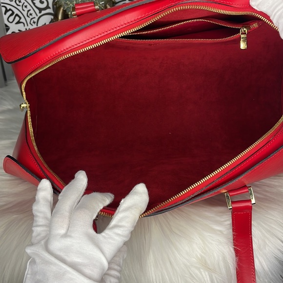 (MT68) Authentic Louis Vuitton 45 Epi Solferino w/Soufflot Pochette - Picture 10 of 16